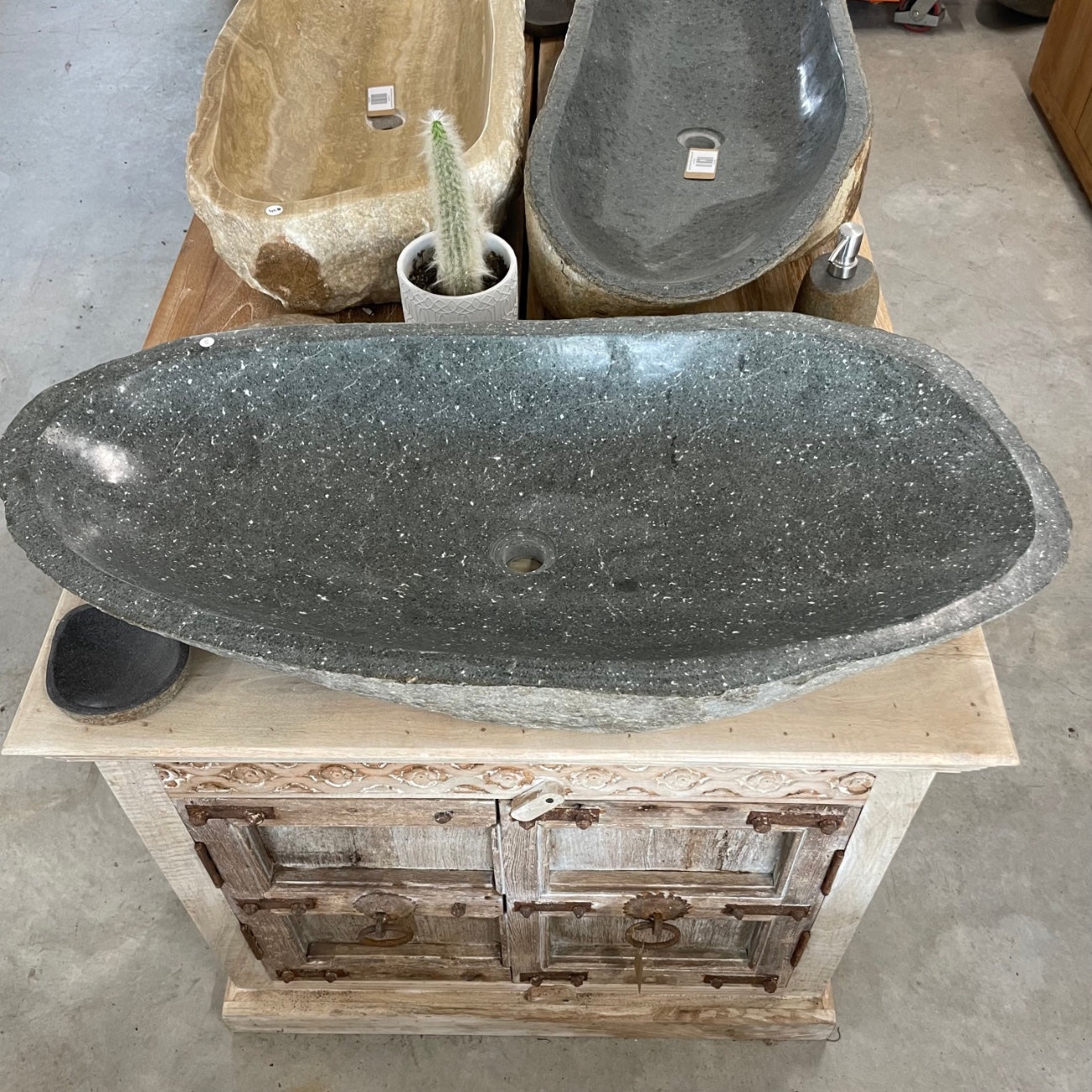 River stone basin – 96 x 47 x 15cm – Paradise Living Co.
