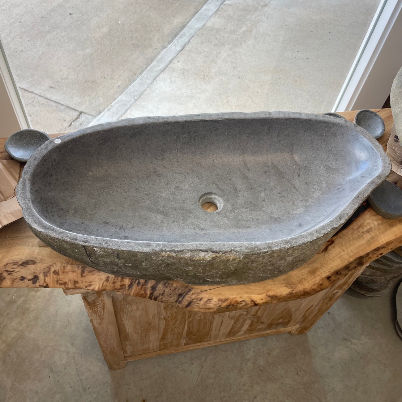 River stone basin – 87 x 41 x 15.5cm – Paradise Living Co.