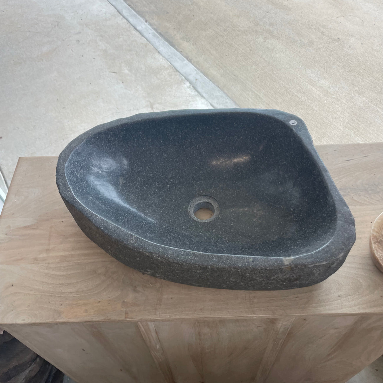 River stone basin – 53 x 36 x 15cm – Paradise Living Co.