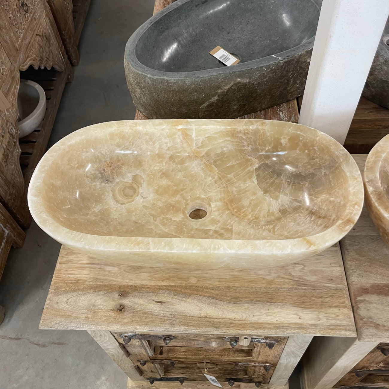 Polished onyx stone basin – oval – 64 x 32cm – Paradise Living Co.