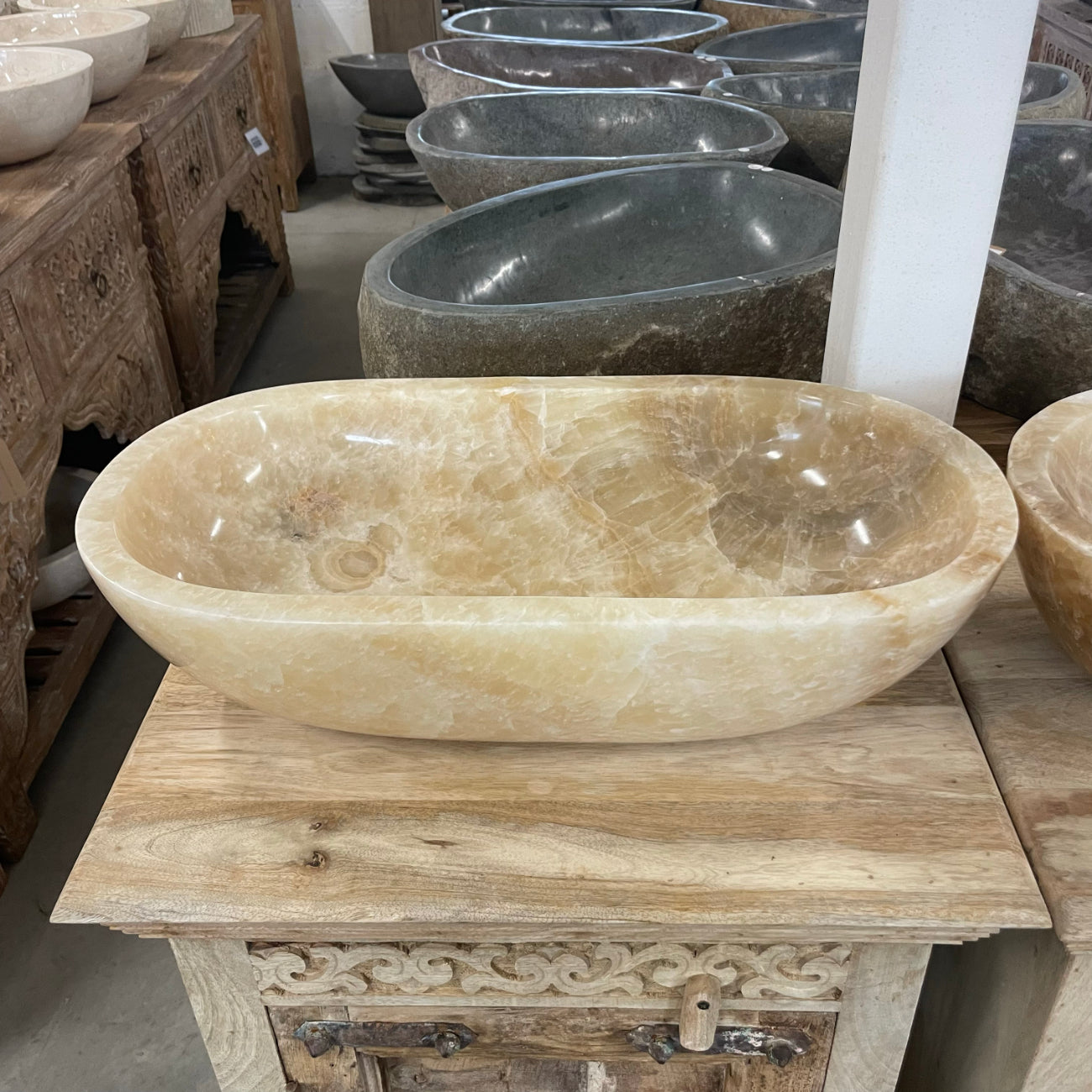 Polished onyx stone basin – oval – 64 x 32cm – Paradise Living Co.