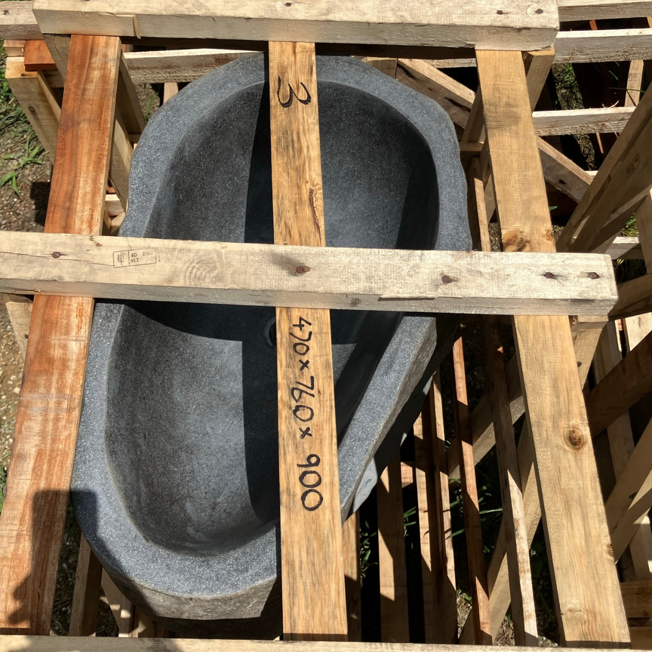 River stone pedestal basin – 76 x 47 x 90cm – Paradise Living Co.