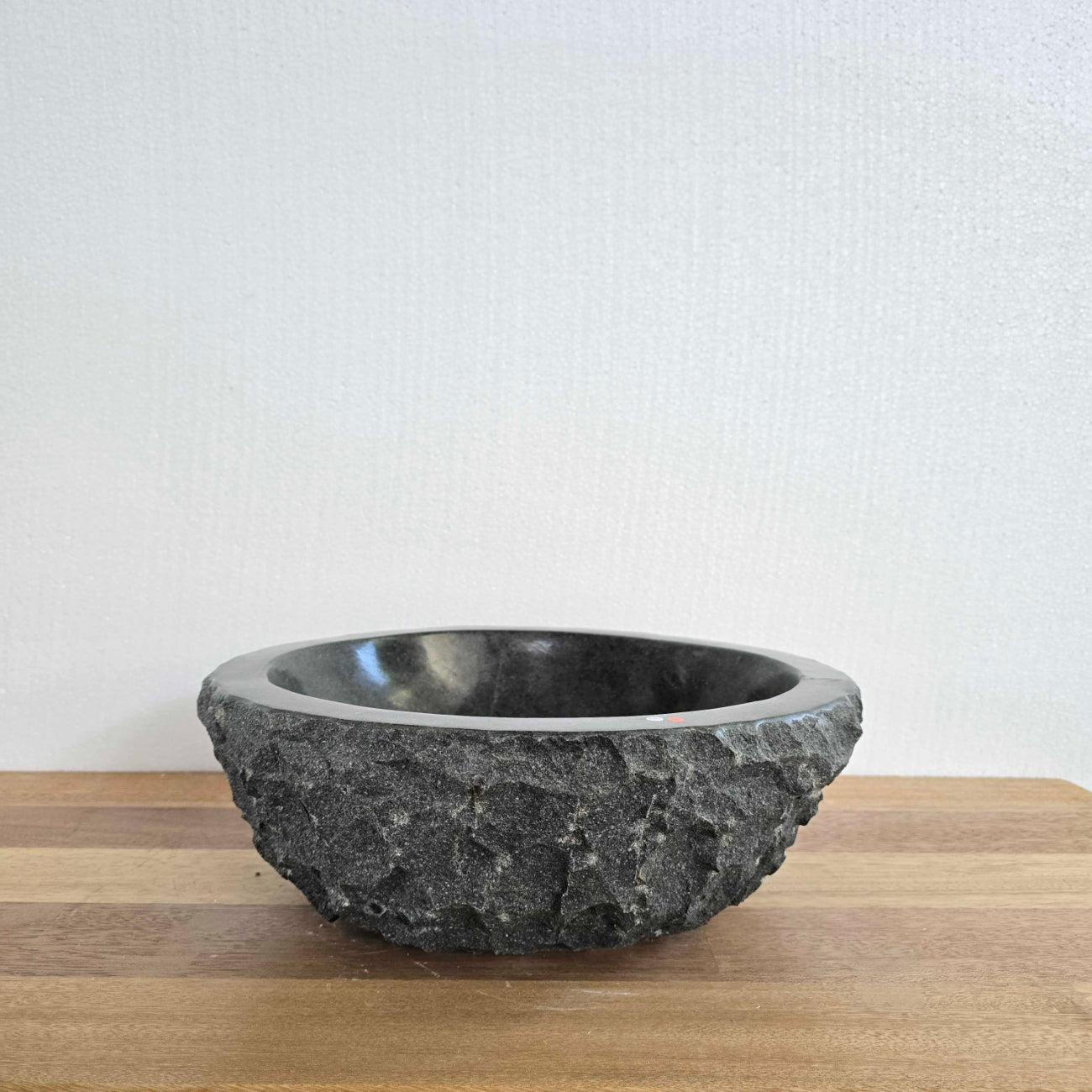 Chisel andesite stone basin – round – Paradise Living Co.