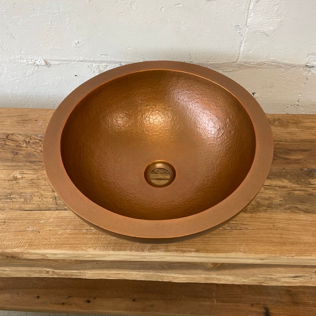 Hammered copper basin – round – Paradise Living Co.