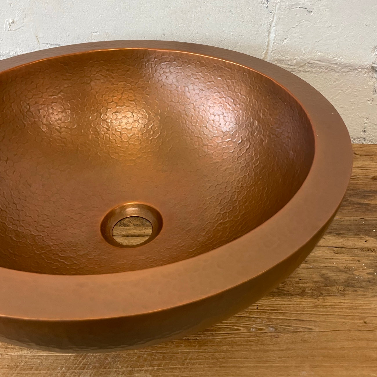 Hammered copper basin – round – Paradise Living Co.