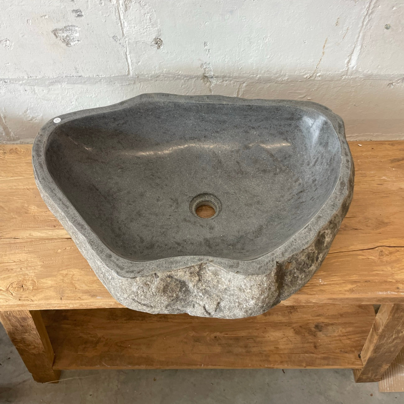 River stone basin – 62.5 x 45 x 15cm – Paradise Living Co.