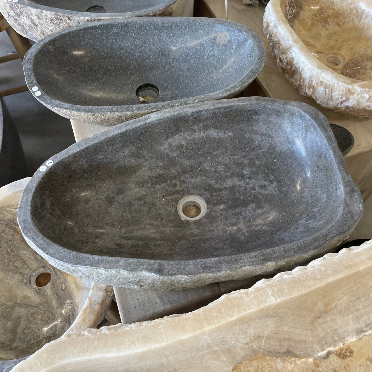 River stone basin – 67 x 42 x 15cm – Paradise Living Co.