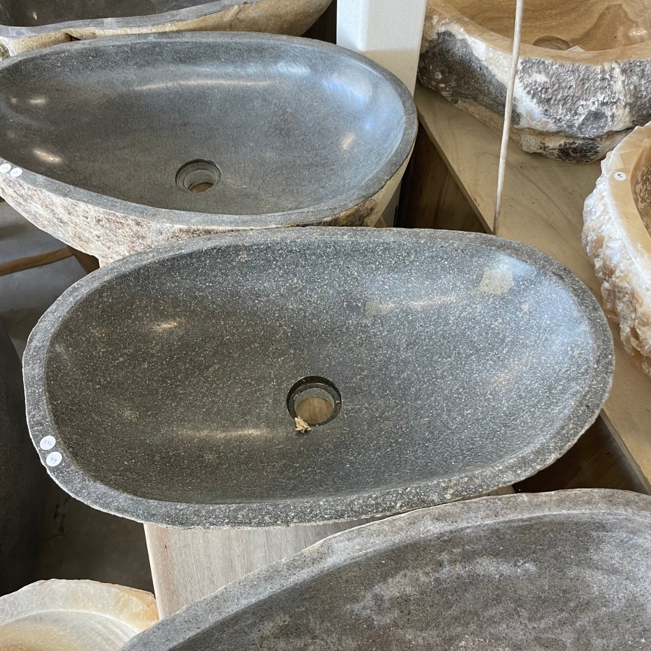 River stone basin – 61 x 35 x 15cm – Paradise Living Co.