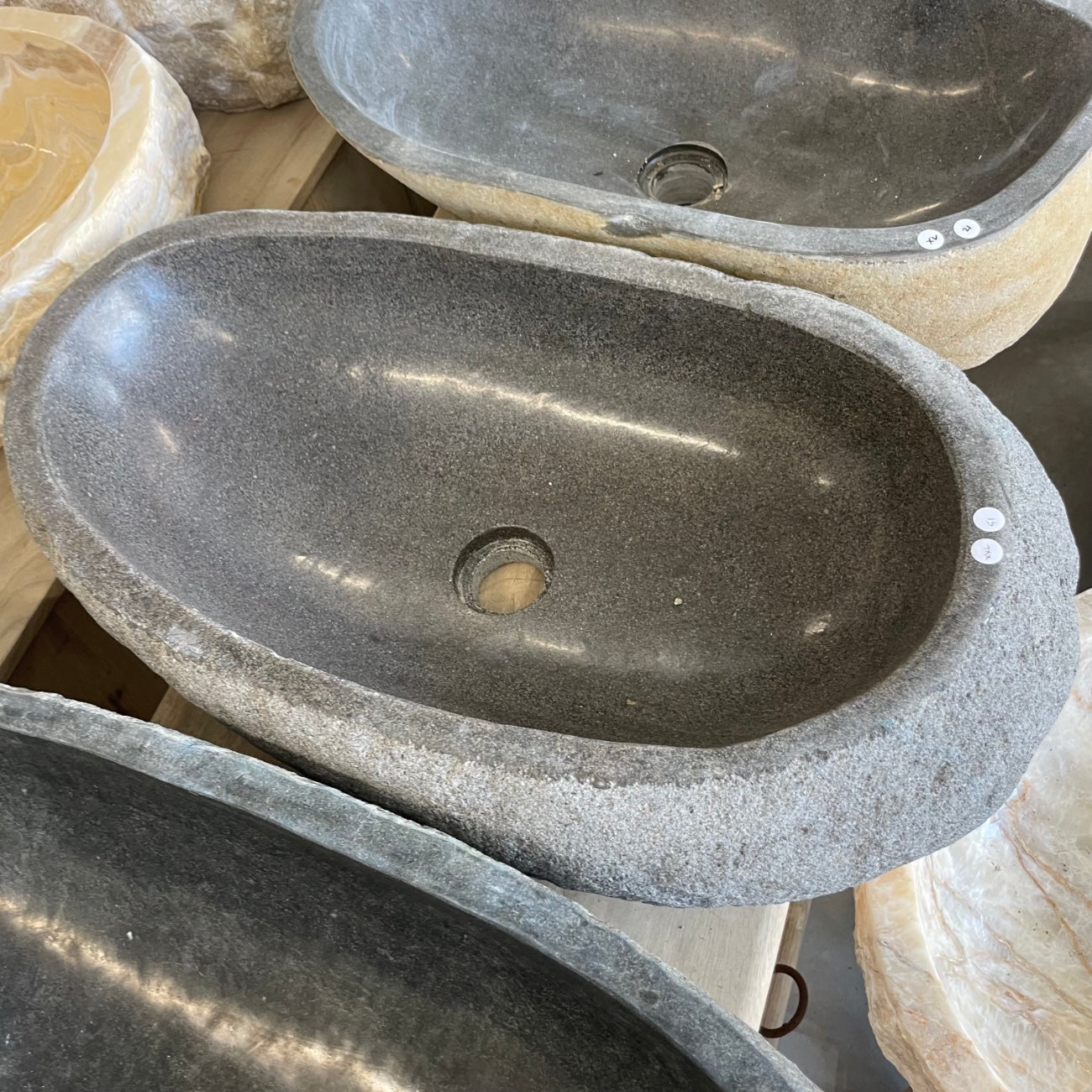 River stone basin – 66 x 36 x 15cm – Paradise Living Co.