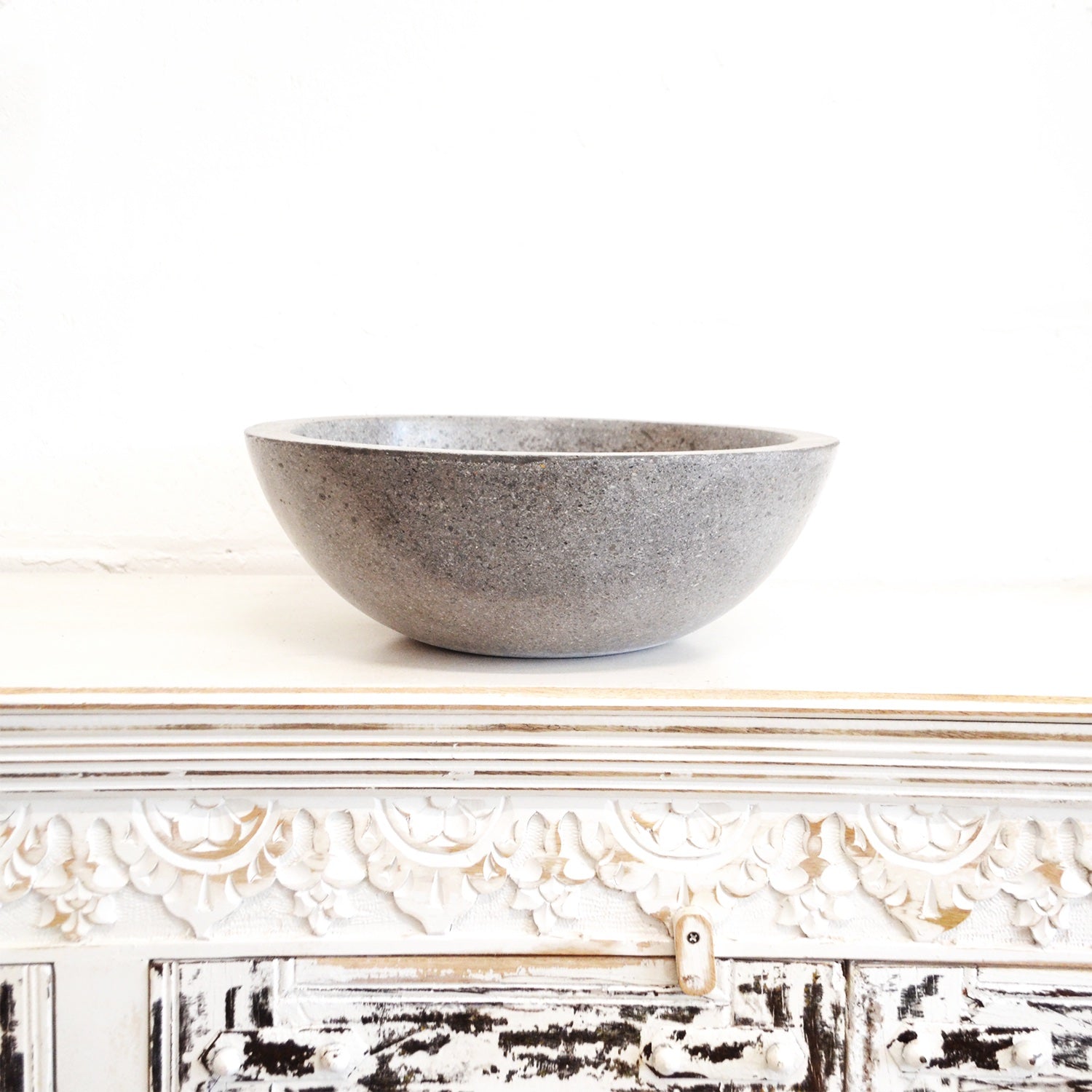 Concrete terrazzo stone basin – round – Paradise Living Co.