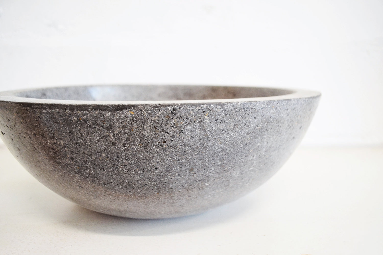 Concrete terrazzo stone basin – round – Paradise Living Co.