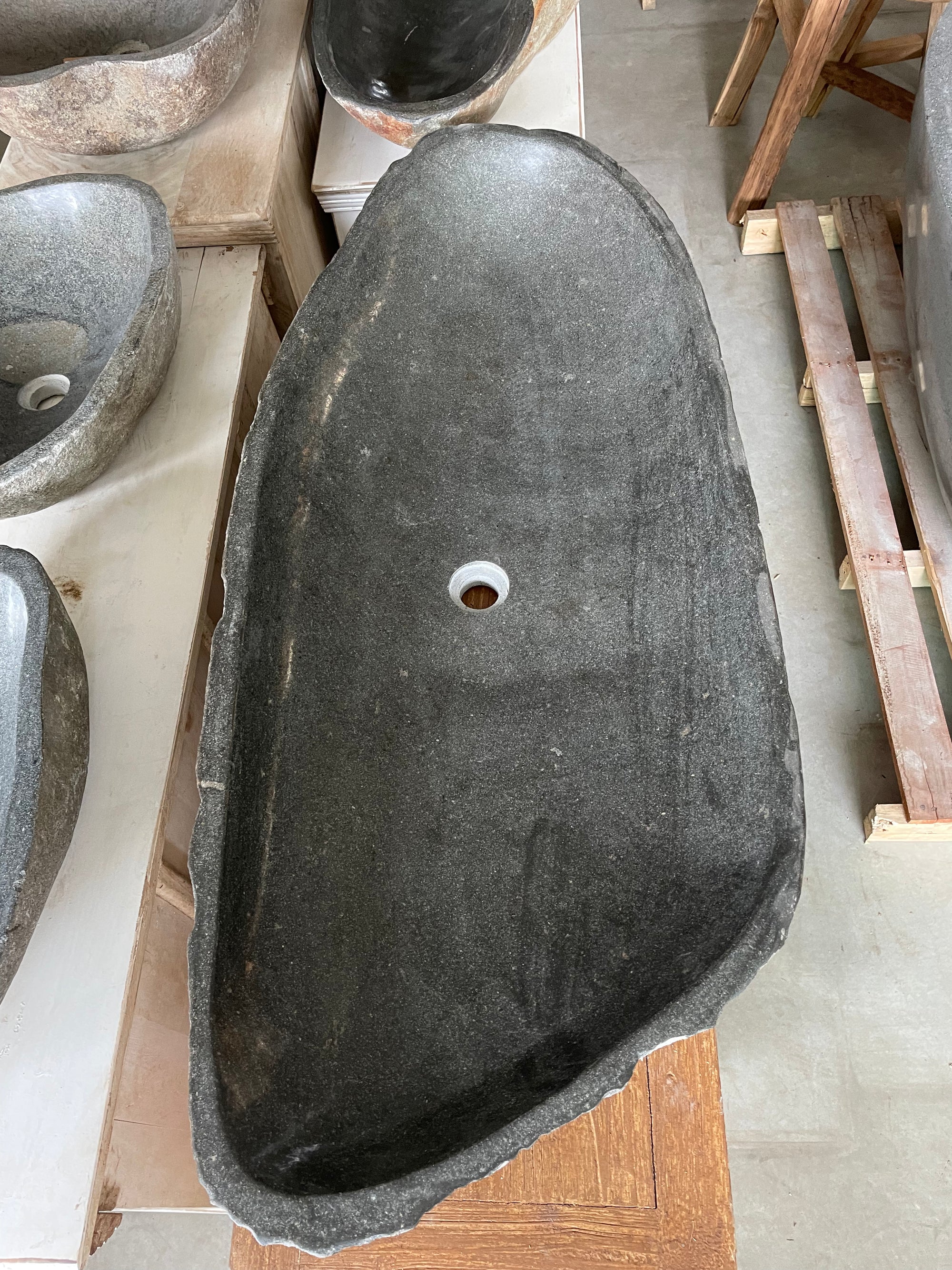 River stone basin – 123 x 54 x 15.5cm – Paradise Living Co.
