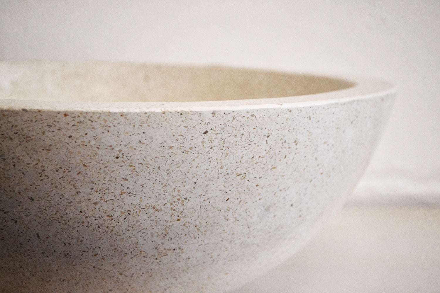 Concrete terrazzo stone basin – round – 40 x 40 x 15 x 3.5cm – Paradise Living Co.